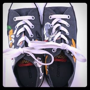 Converse Looney Toons gray sneakers